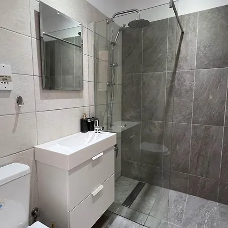 شقة Holistic Homes - Sea View, Pool, 2 Double Beds *