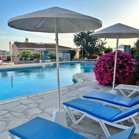 Healthy Vacation With Sea View, Pool, 2 Double Beds Apartment Klorakas
